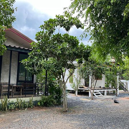 Ban Mong Muang Sangkaset Resort מראה חיצוני תמונה